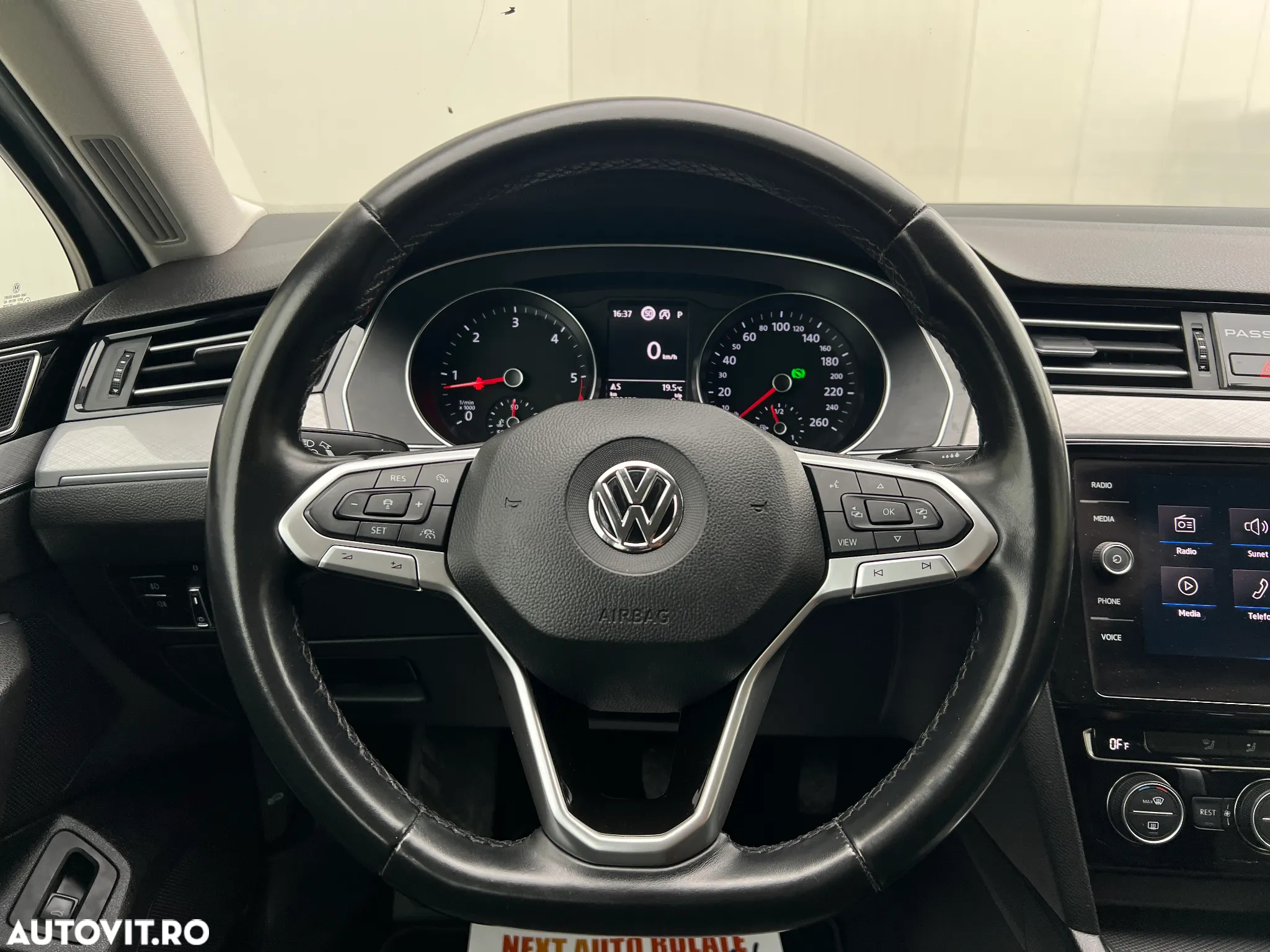 Volkswagen Passat - 14