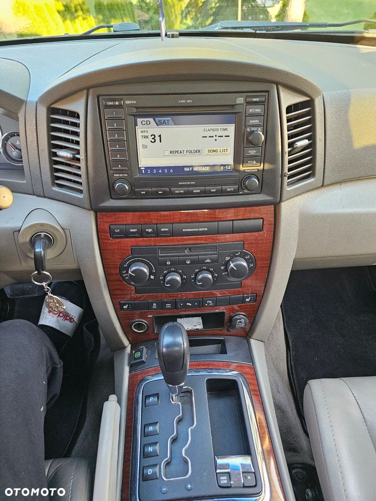 Jeep Grand Cherokee - 27