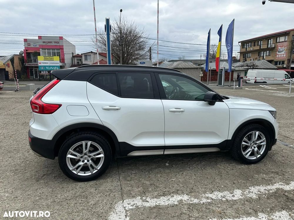 Volvo XC 40 B4 AT8 AWD Mild Hybrid Momentum Pro - 2