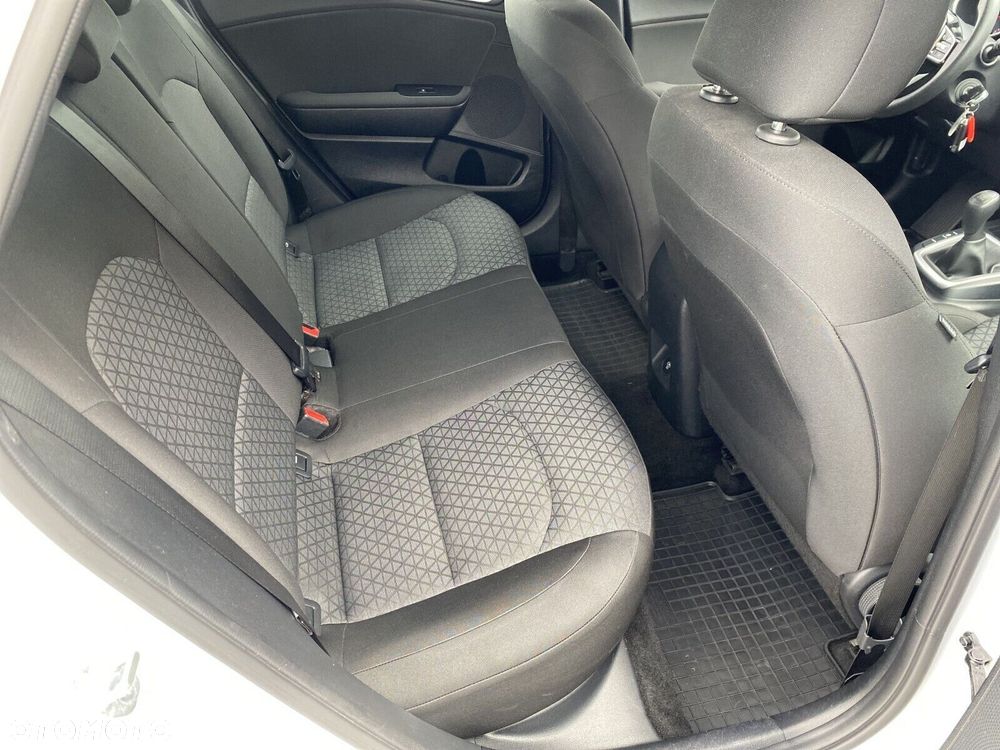 Kia Ceed - 14