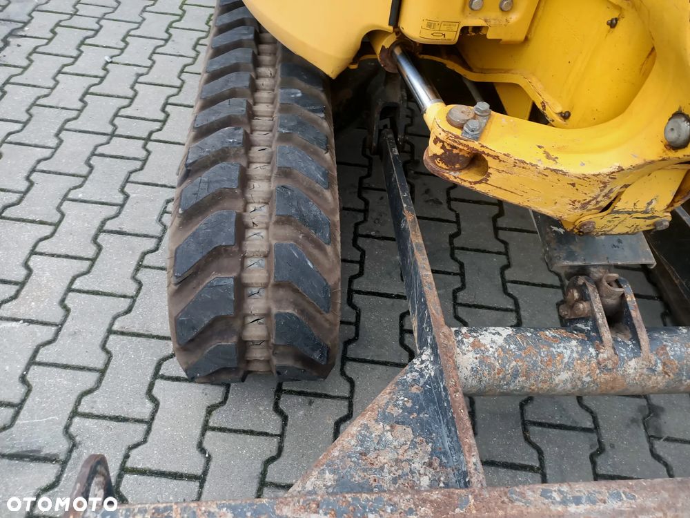 Komatsu PC26MR-3 - 14