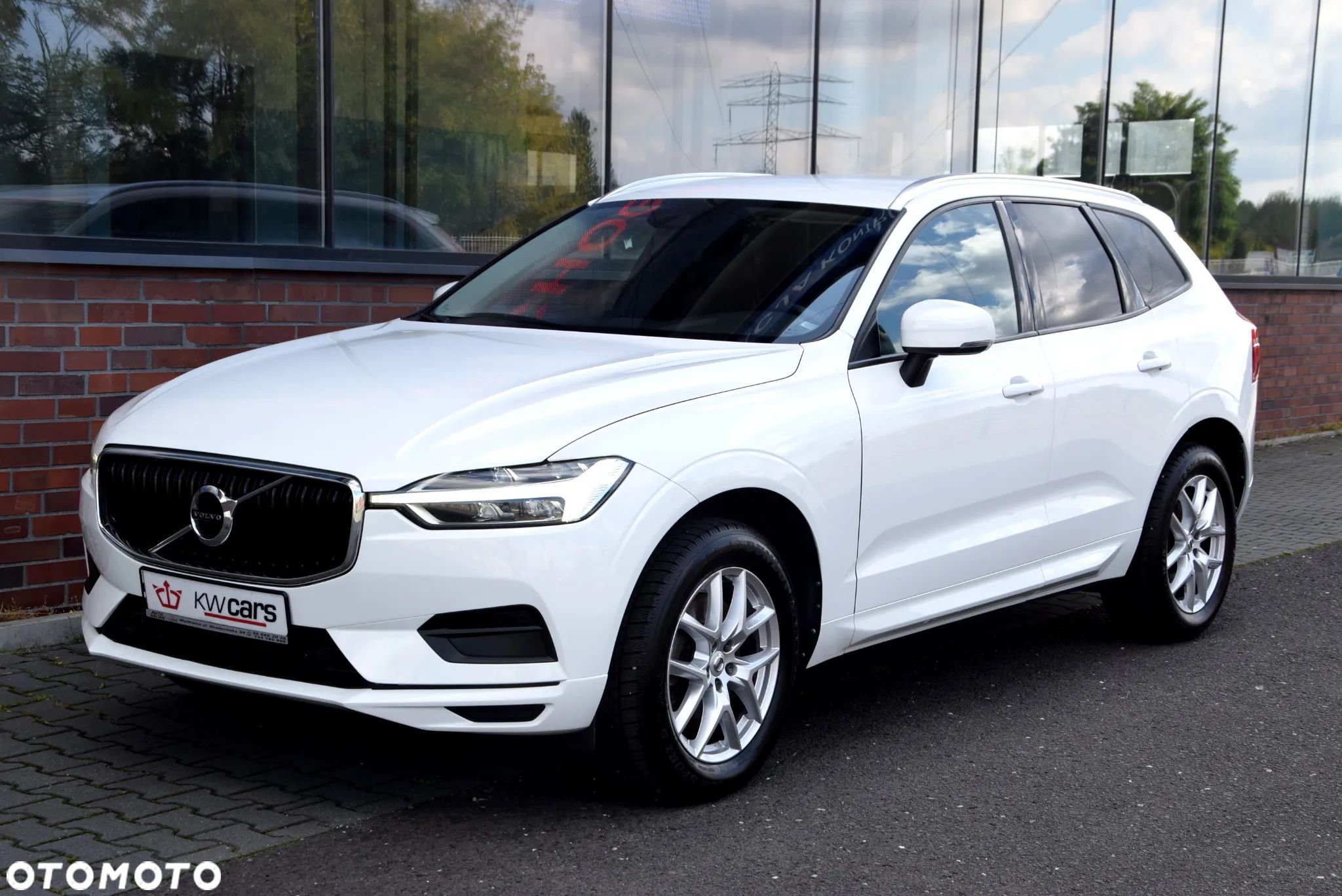 Volvo XC 60 D4 Momentum Pro - 1