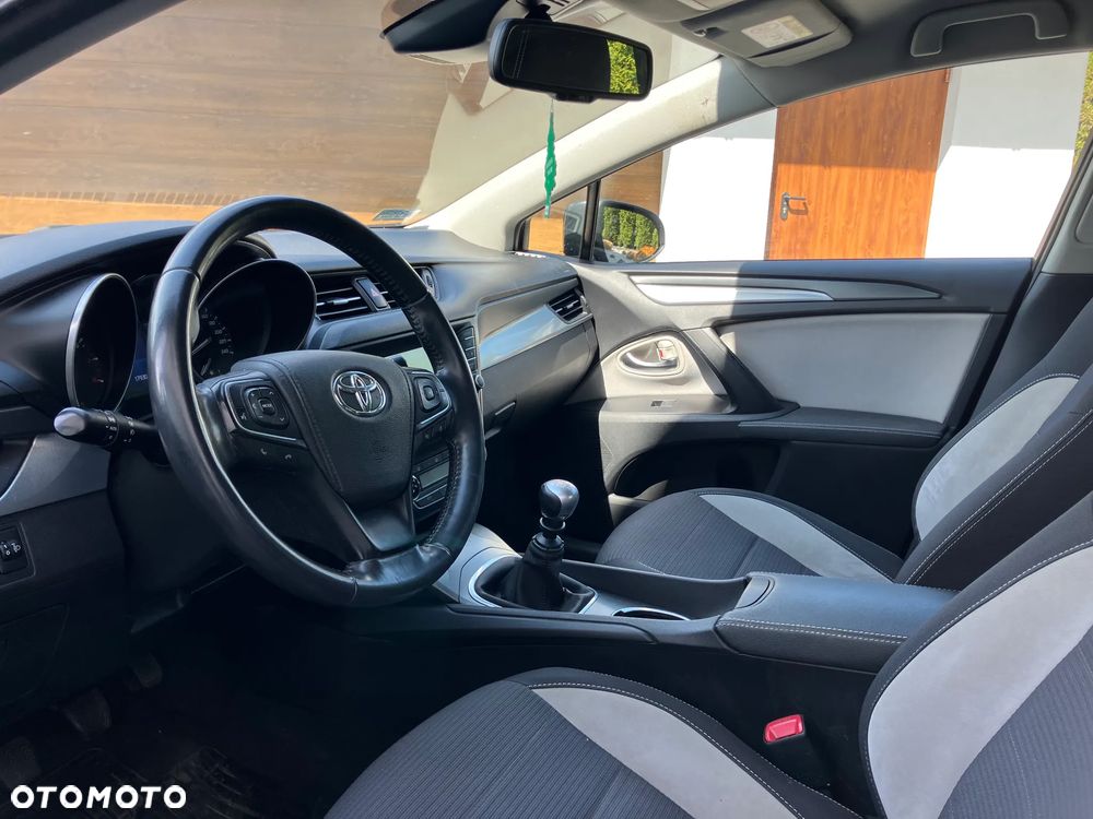 Toyota Avensis 1.8 Premium - 6