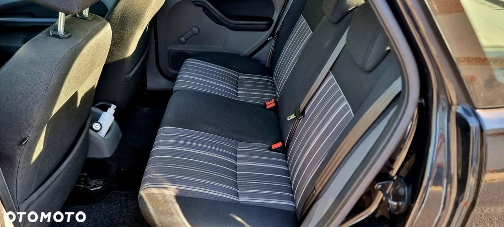 Ford Focus 1.6 Ambiente - 10