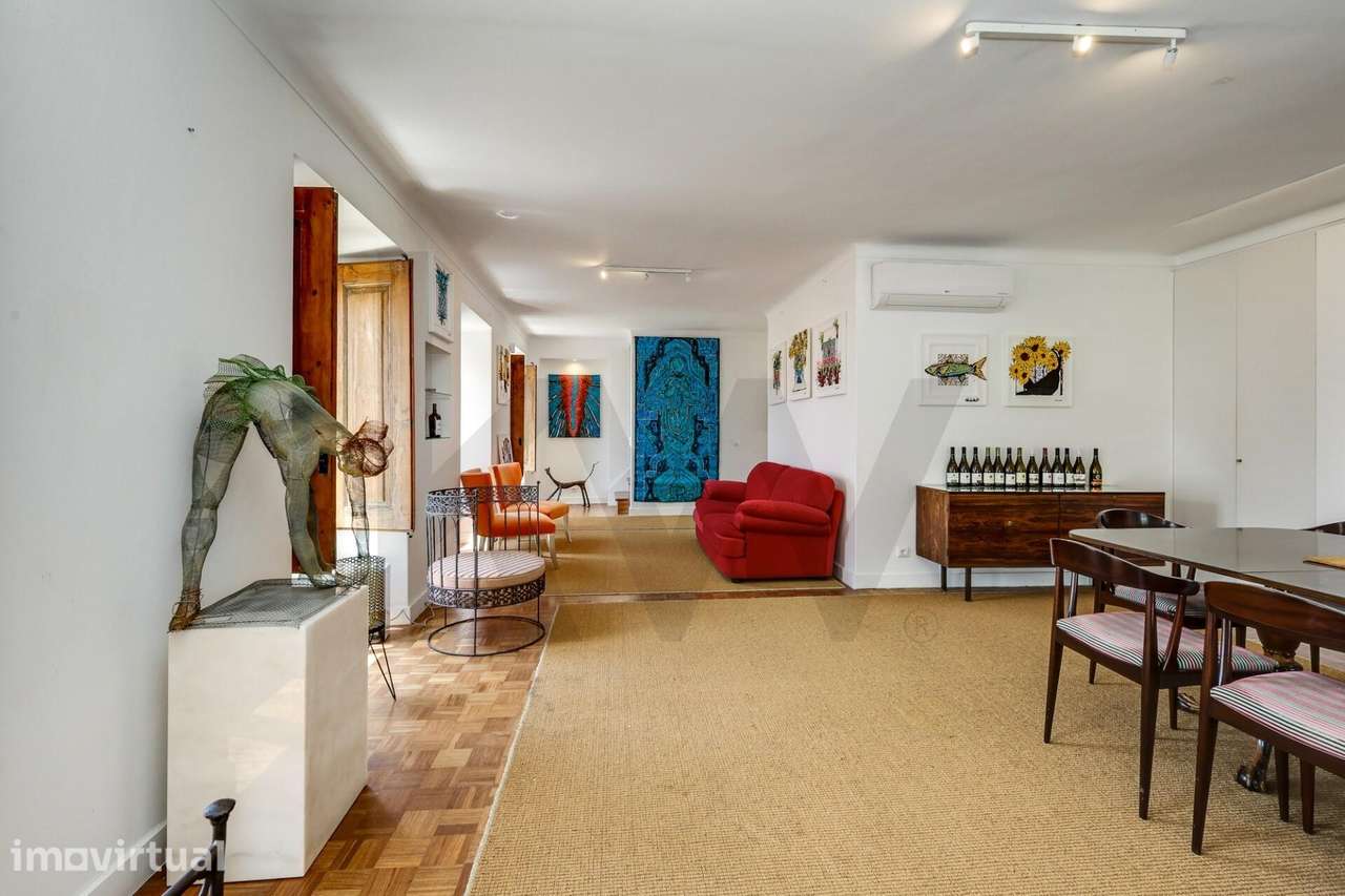 Apartamento T2 Duplex + Anexo. Charme, Espaço e um Pátio Exclusivo no - Grande imagem: 5/34