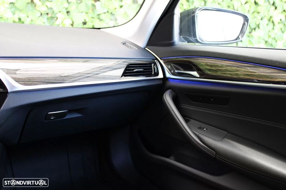 BMW 530 e iPerformance Line Luxury — fotografia 17