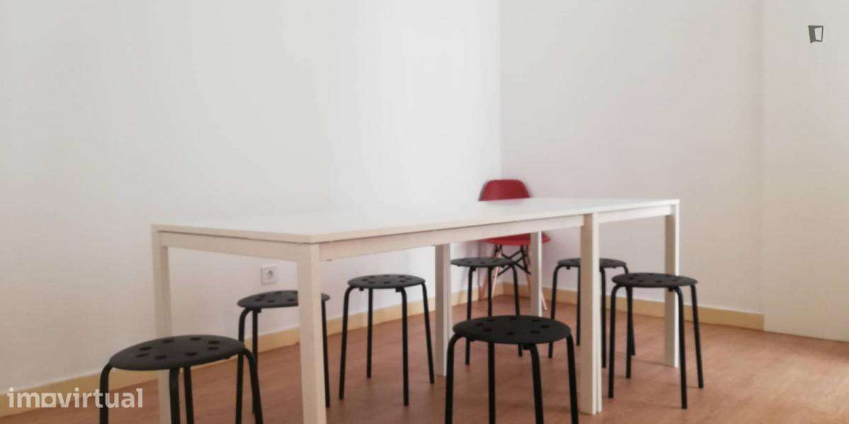 Quarto - localizado em Anjos Lisbon - Grande imagem: 5/26