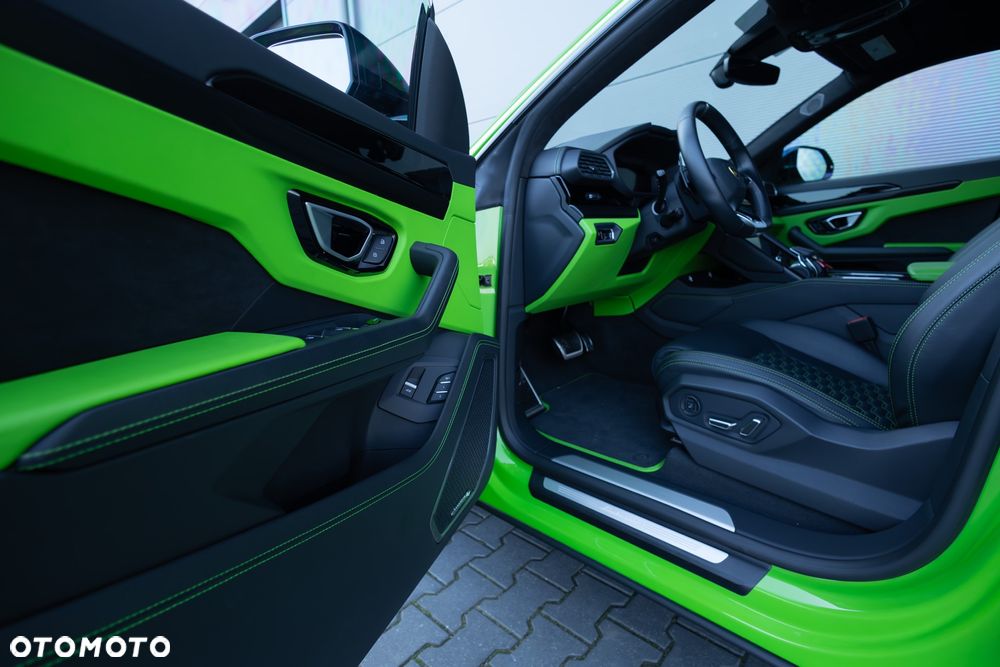 Lamborghini Urus Standard - 22