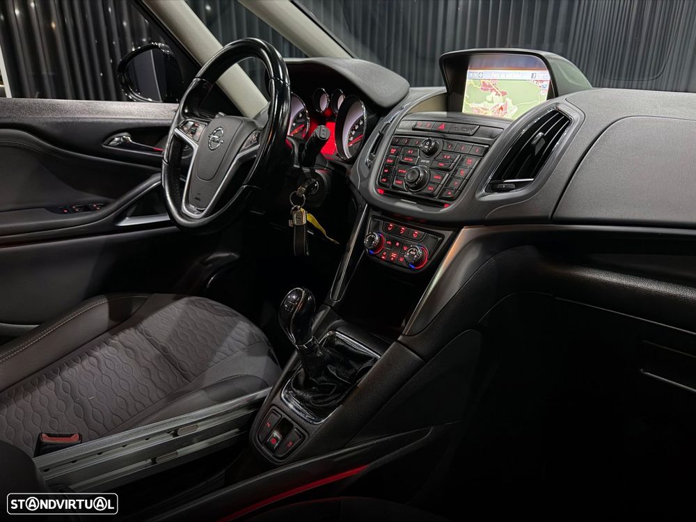 Opel Zafira 2.0 CDTi Executive - 28