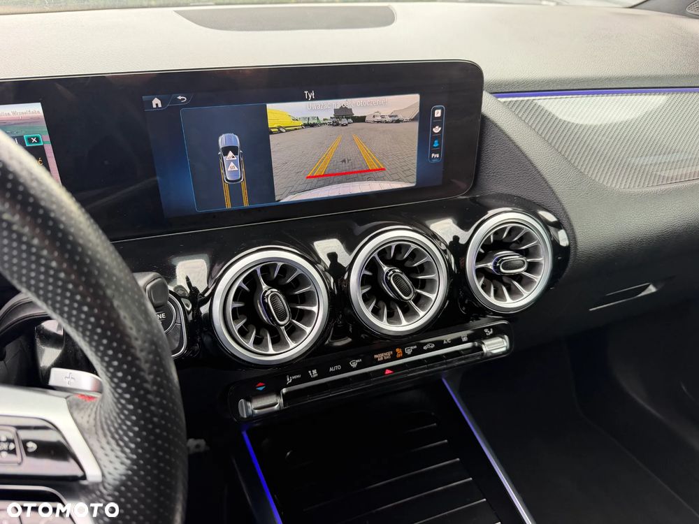 Mercedes-Benz GLA - 17
