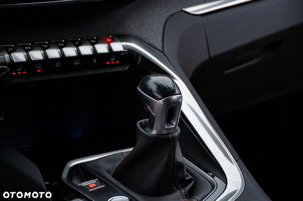 Peugeot 3008 PureTech 130 Stop & Start GPF Allure Business-Paket - 36