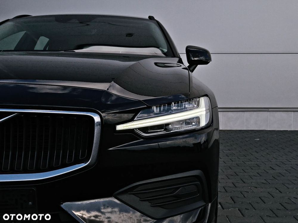 Volvo V60 B3 B DKG Momentum Pro - 16