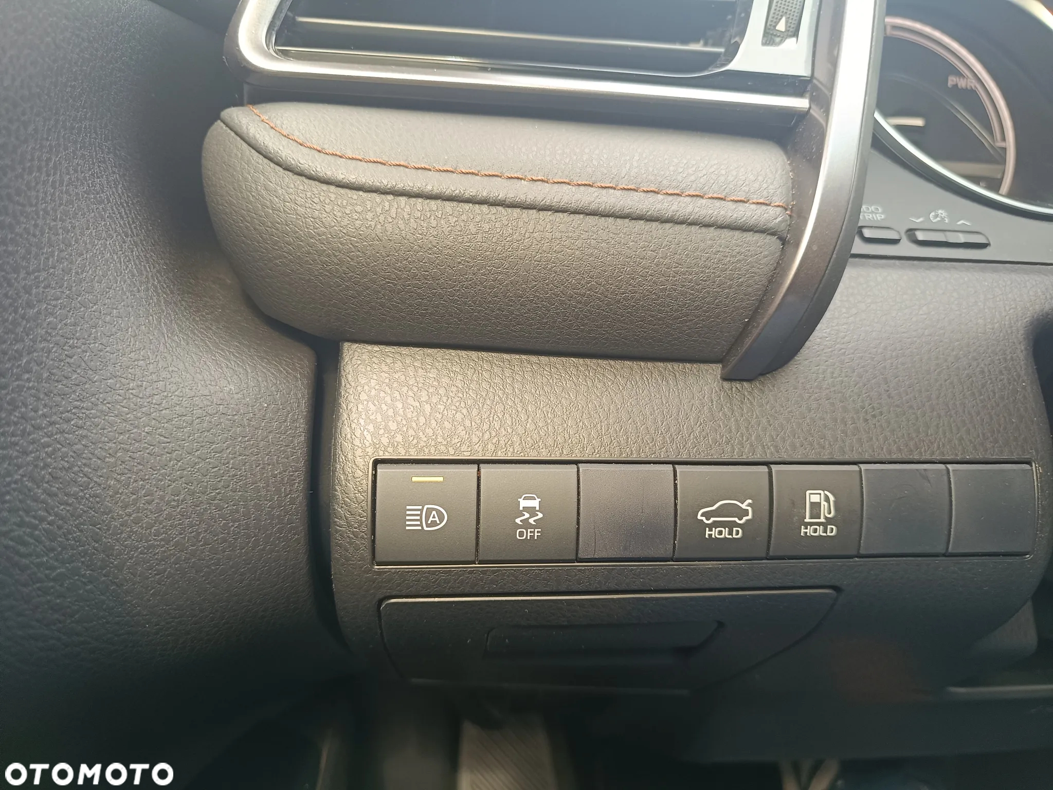 Toyota Camry 2.5 Hybrid Comfort CVT - 14