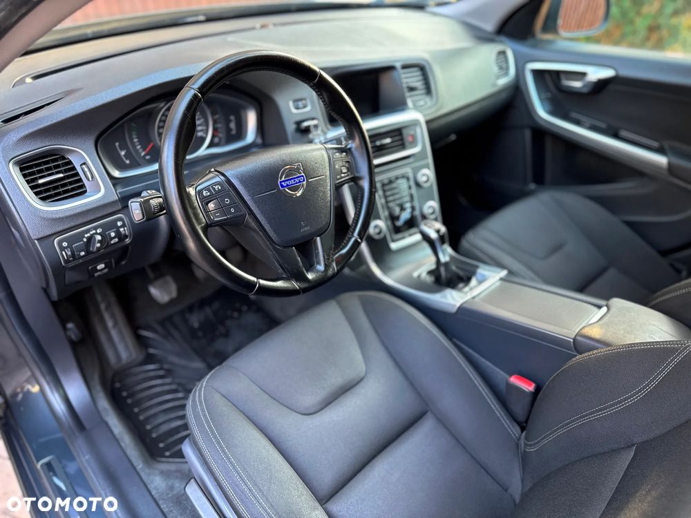 Volvo V60 D4 Drive-E Momentum - 17