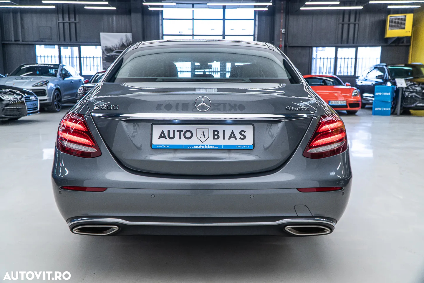 Mercedes-Benz E 200 4Matic 9G-TRONIC Avantgarde - 27
