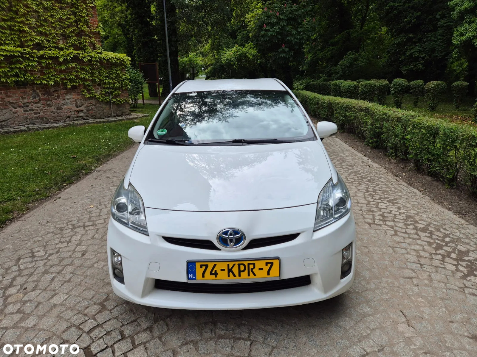 Toyota Prius (Hybrid) Executive - 2