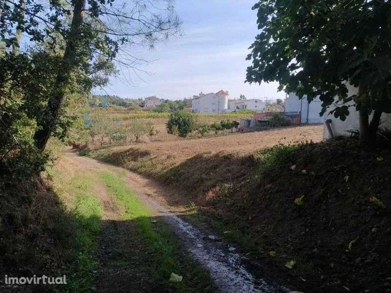 Terreno com viabilidade de construção em Anobra - Grande imagem: 4/10