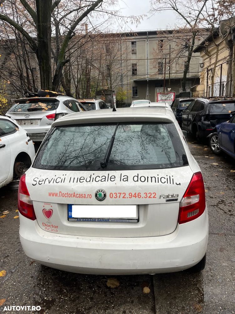 Dezmembrez Skoda Fabia 2 facelift alb 2011 benzina - 3