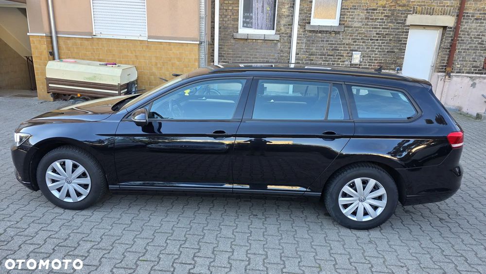 Volkswagen Passat - 1