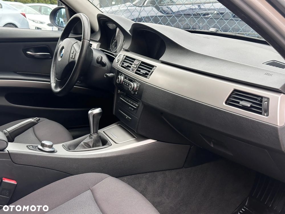 BMW Seria 3 318d DPF - 30