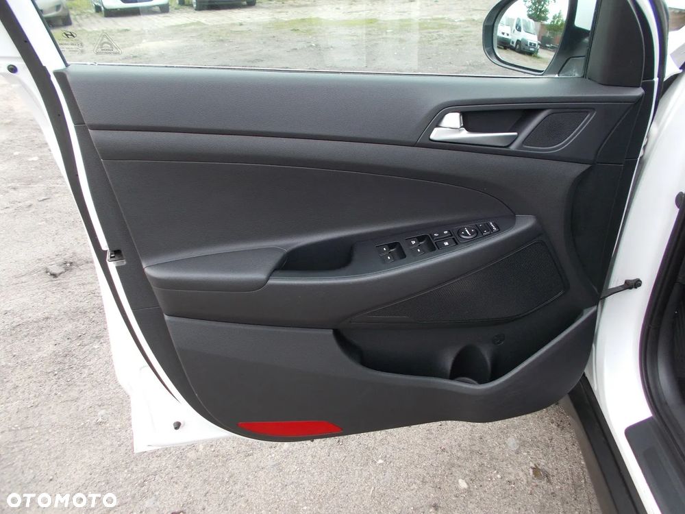Hyundai Tucson 1.7 CRDI BlueDrive GO 2WD - 25