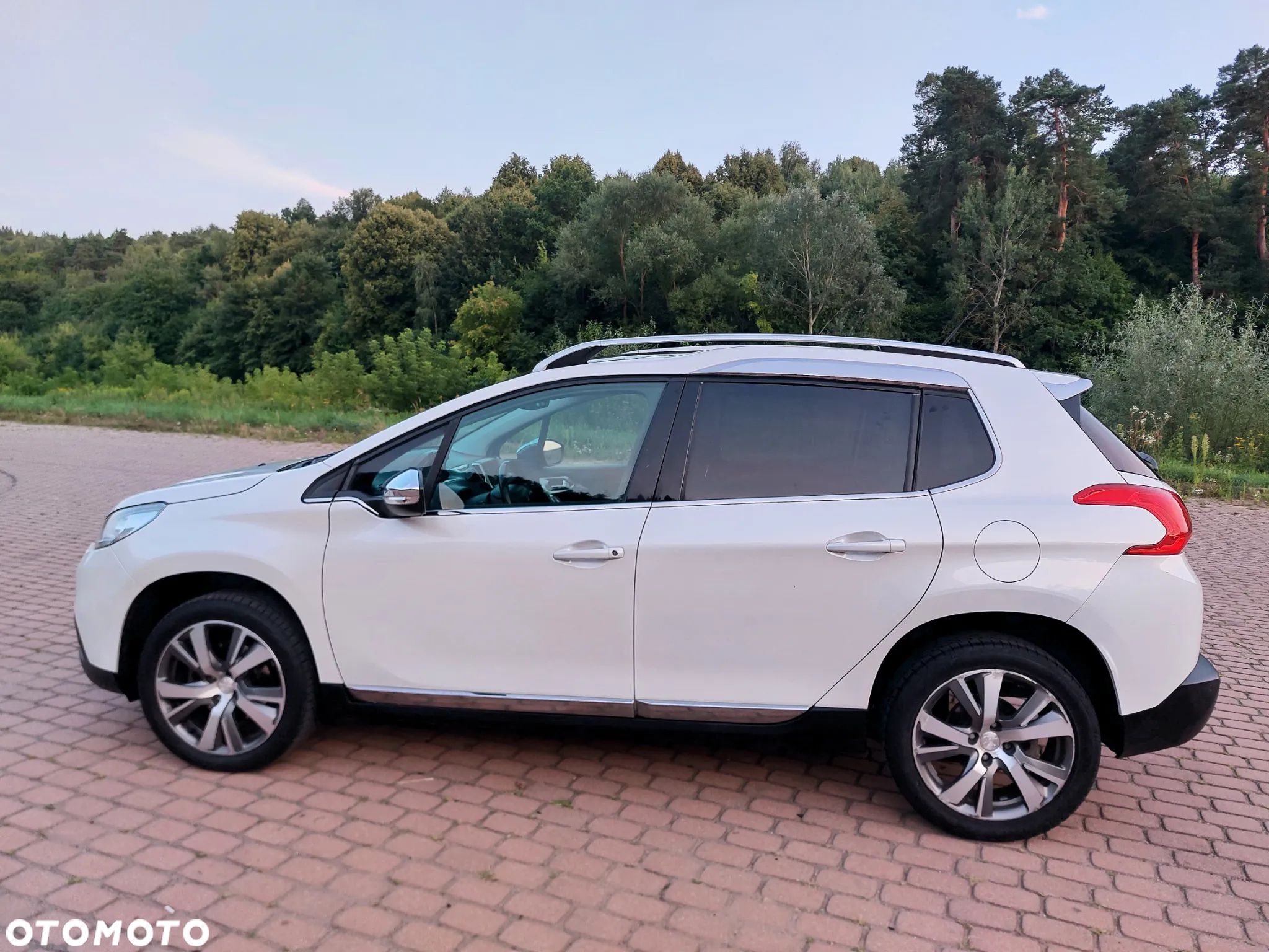 Peugeot 2008 e-HDi FAP 115 STOP & START Allure - 8