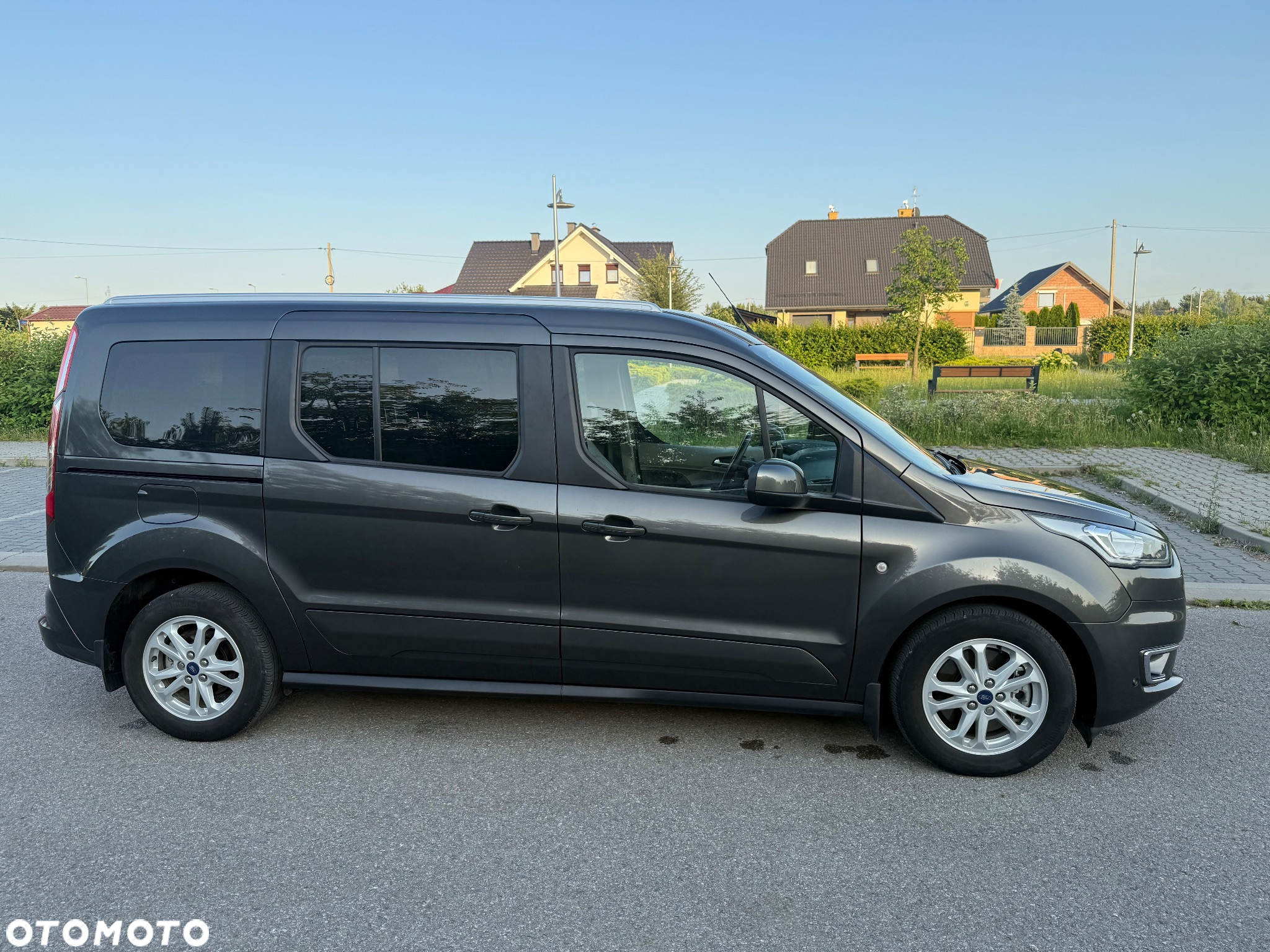 Ford Tourneo Connect Grand - 4