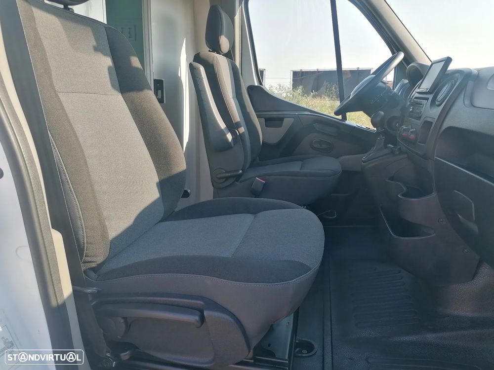 Renault Master 2.3 DCI - 11