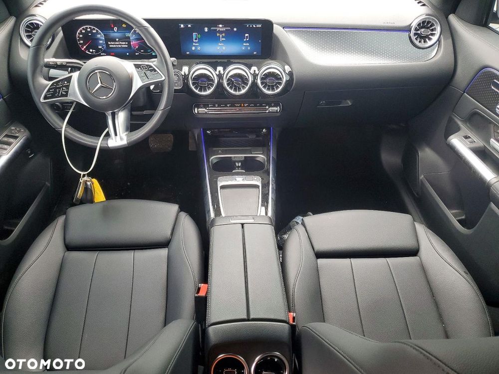 Mercedes-Benz GLA - 9