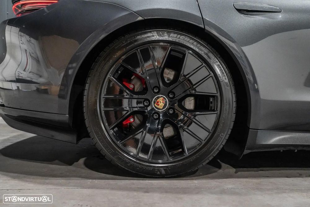 Porsche Taycan 4S - 38