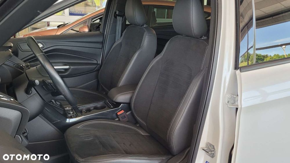 Ford Kuga - 37
