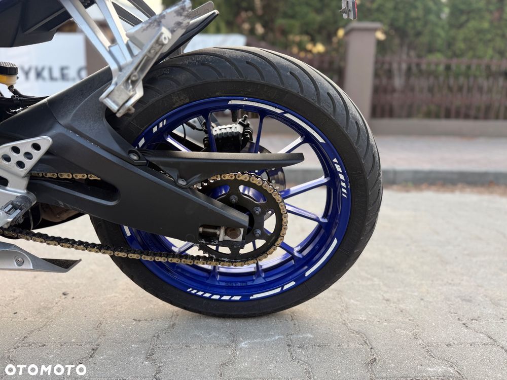 Yamaha YZF - 17