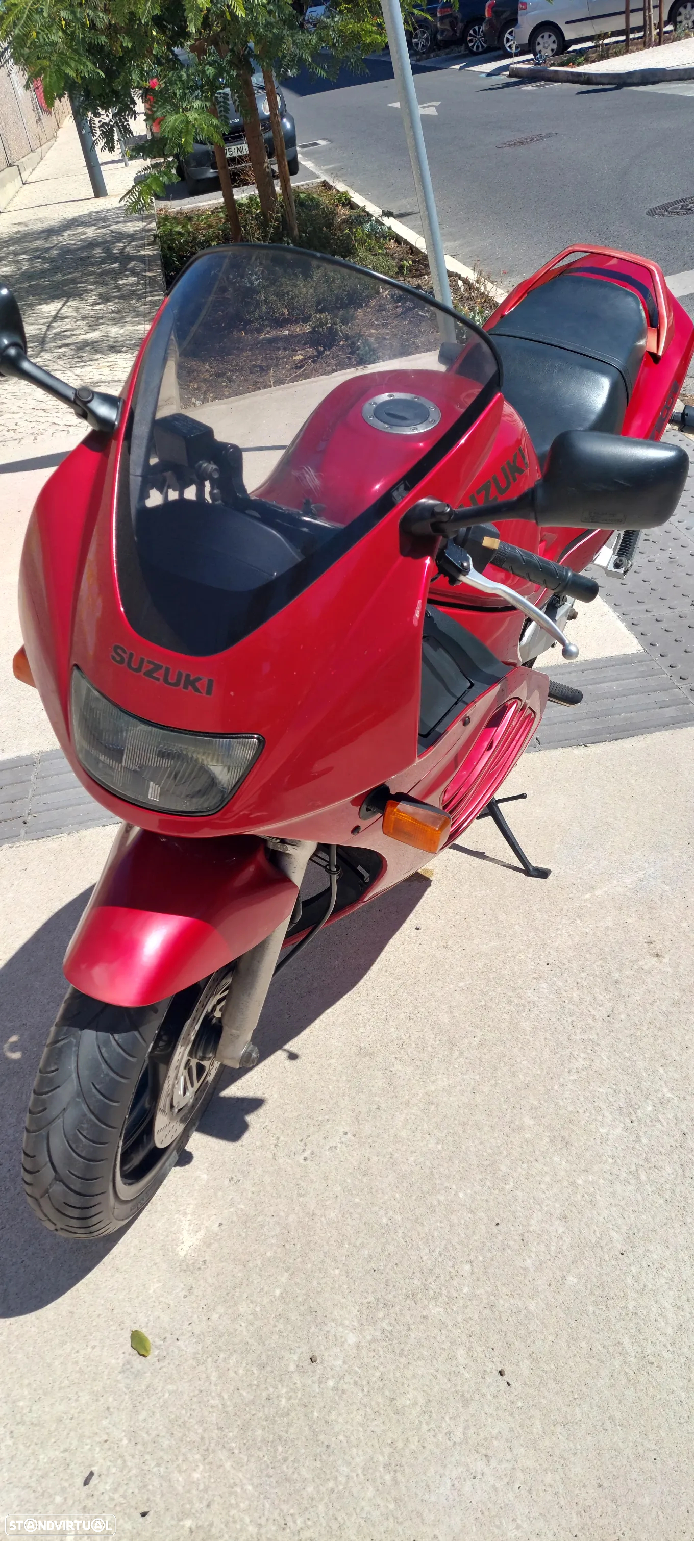Suzuki RF RF900 - 4