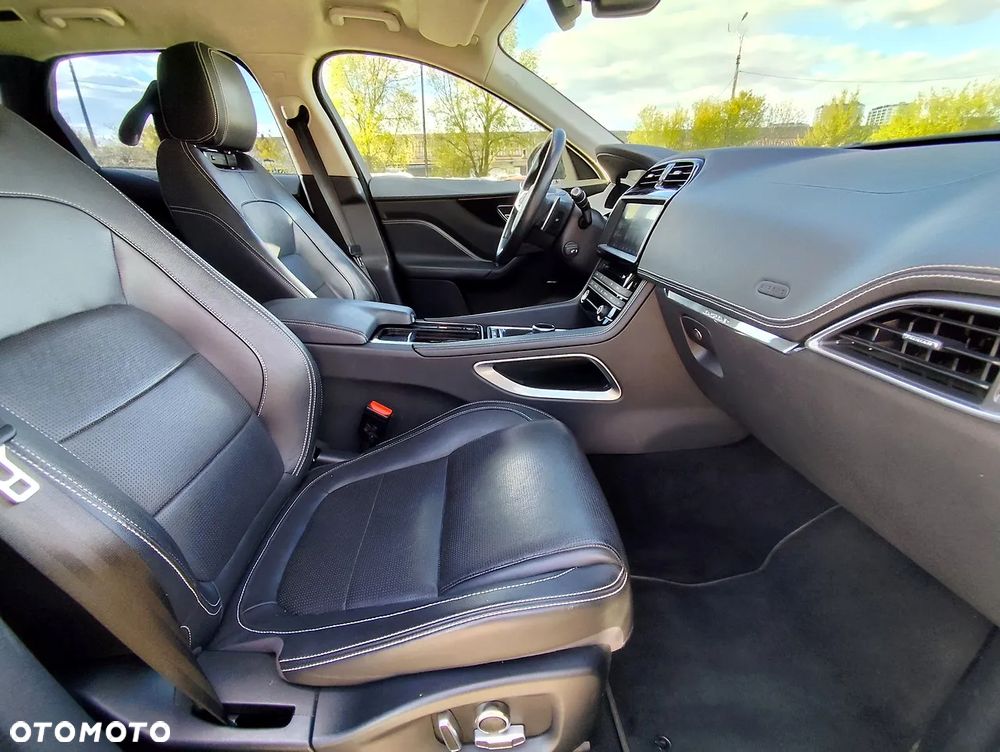 Jaguar F-Pace 20d AWD Chequered Flag - 10