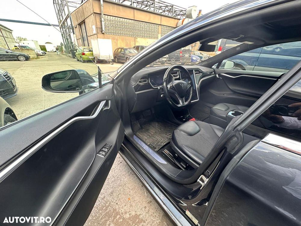 Tesla Model S - 11