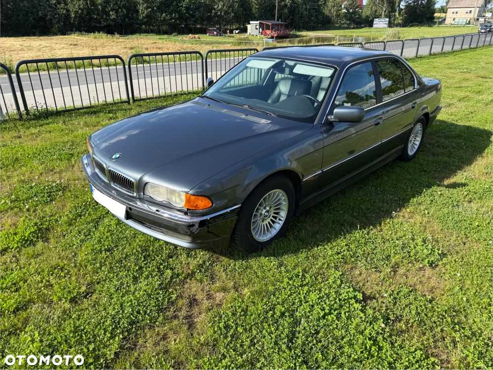 BMW Seria 7 740i - 4