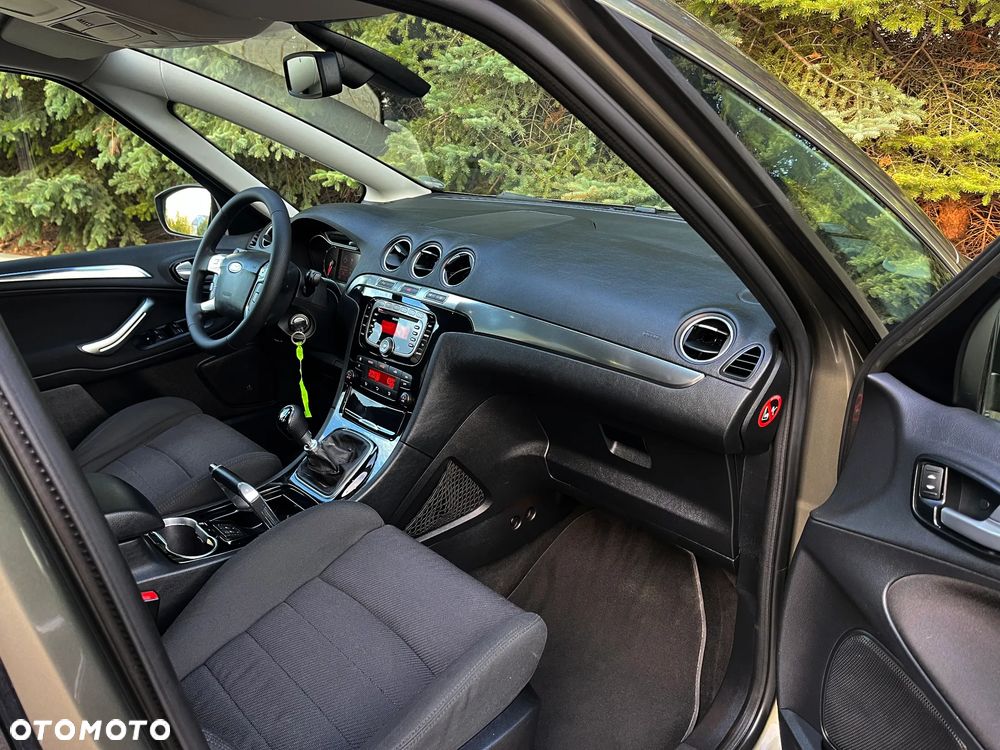Ford S-Max - 11