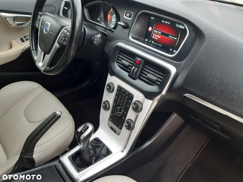 Volvo V40 D4 Summum - 25