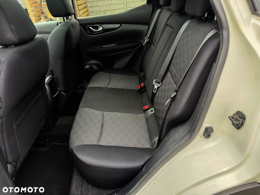 Nissan Qashqai - 25