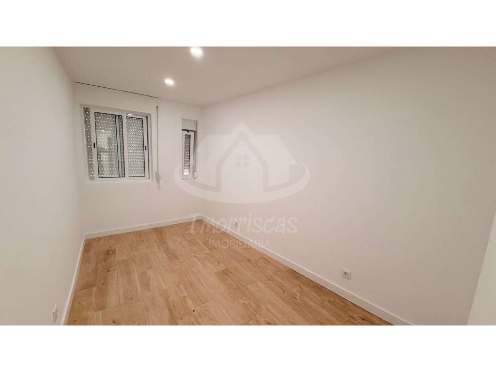 Apartamento T2+1 com terraço, totalmente remodelado - Alverca do Ri... - Grande imagem: 2/8