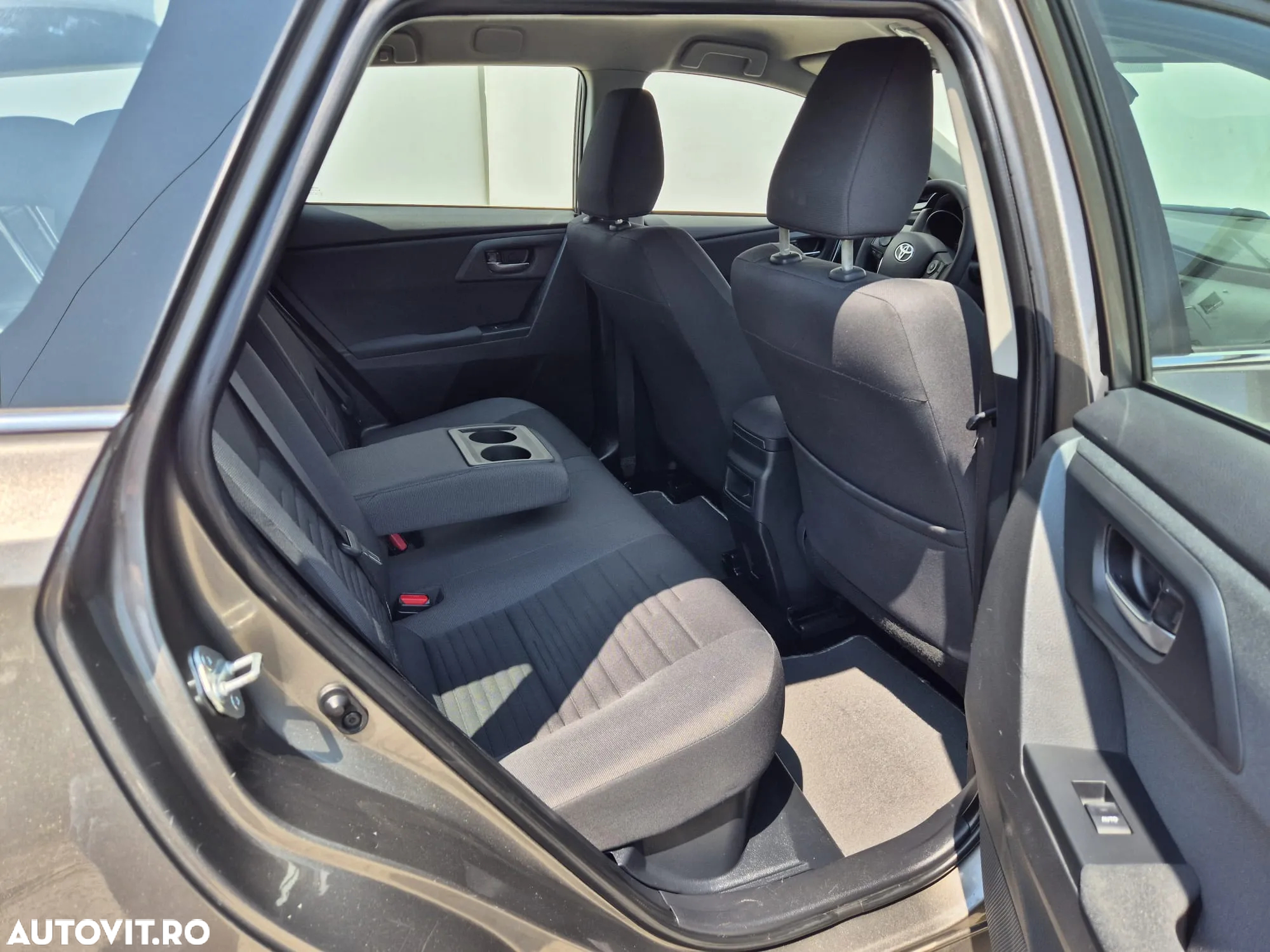 Toyota Auris 1.8 L VVT-i HSD Sol - 7