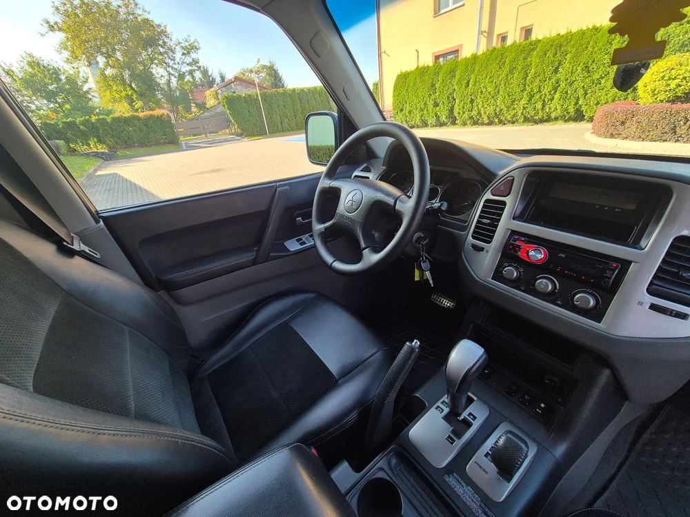 Mitsubishi Pajero - 31