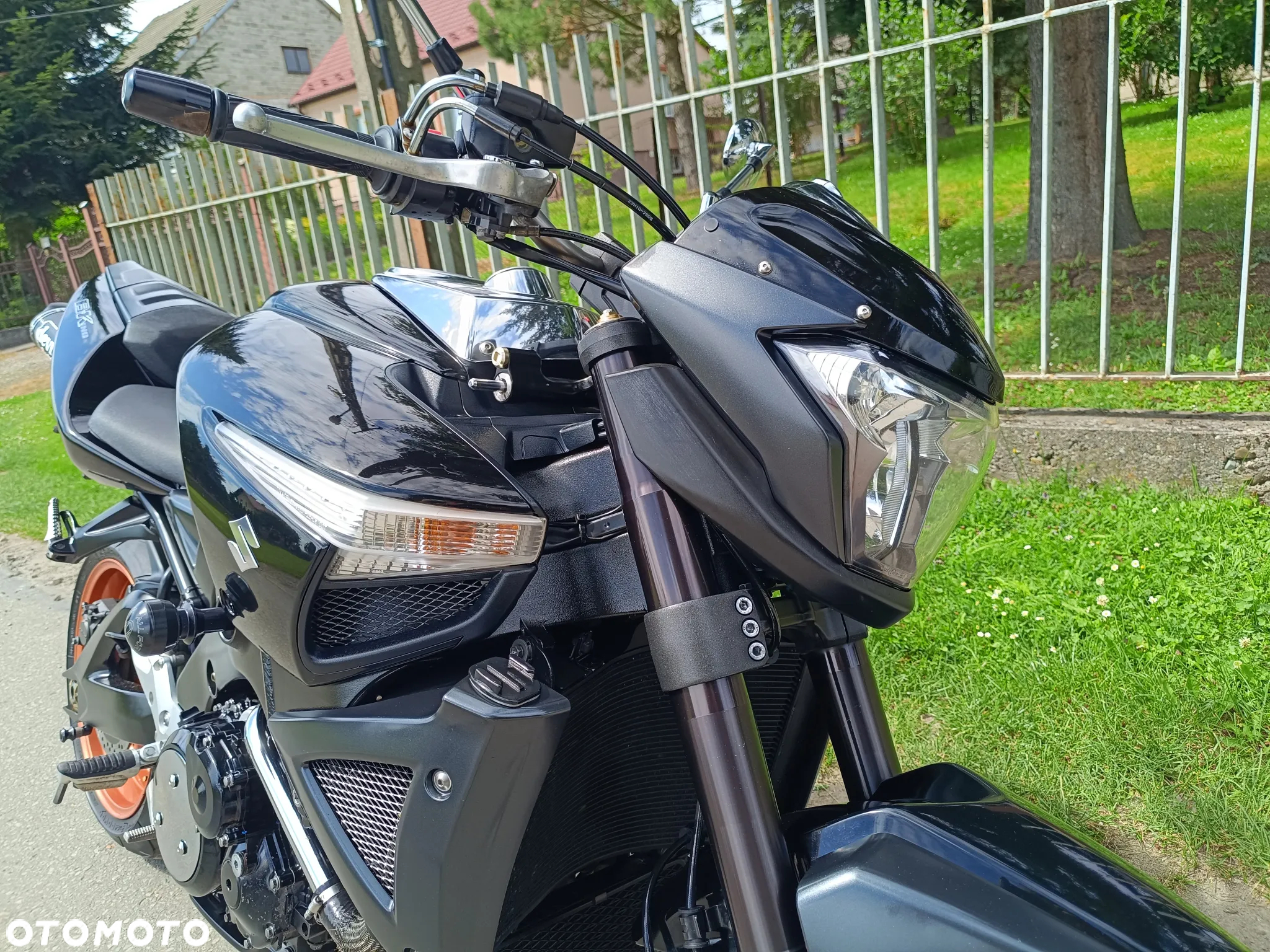 Suzuki GSX - 19