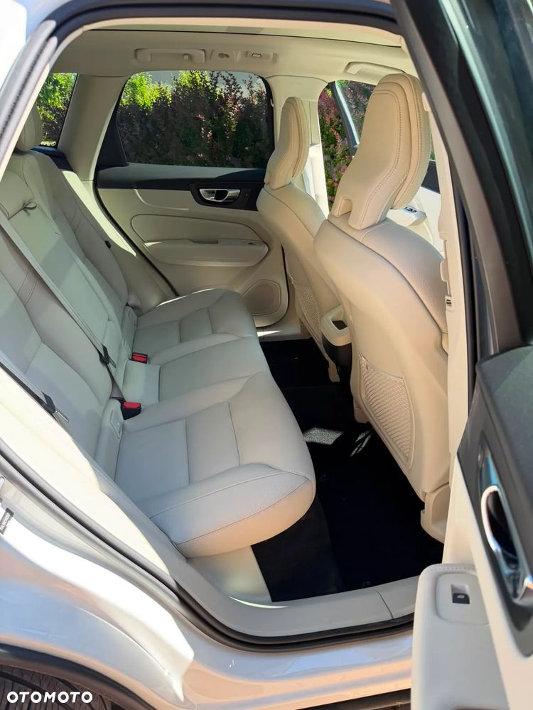 Volvo XC 60 B5 B AWD Momentum - 17