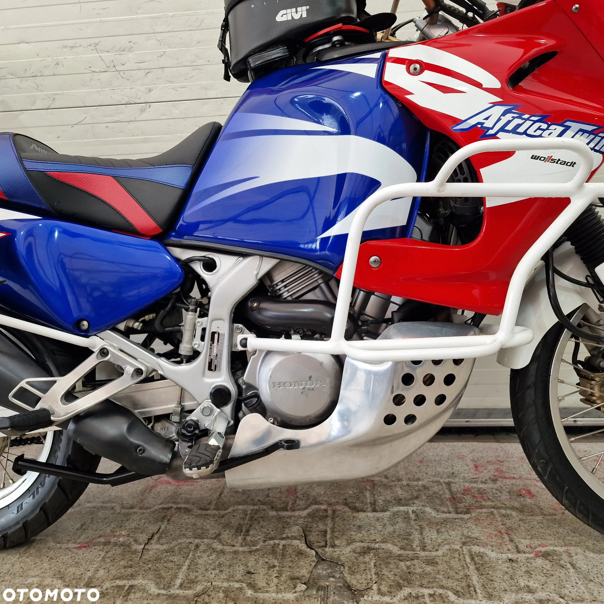 Honda XRV - 24