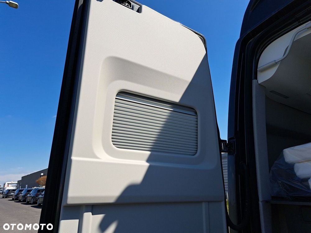 Volkswagen Grand California Grand California 600 DMC 3500kg silnik: 2,0 l TDI EURO VI-e SCR / 163KM/skrzynia biegów: Przedni napęd automatyczna 8-biegowa rozstaw osi: 3640 mm - 9