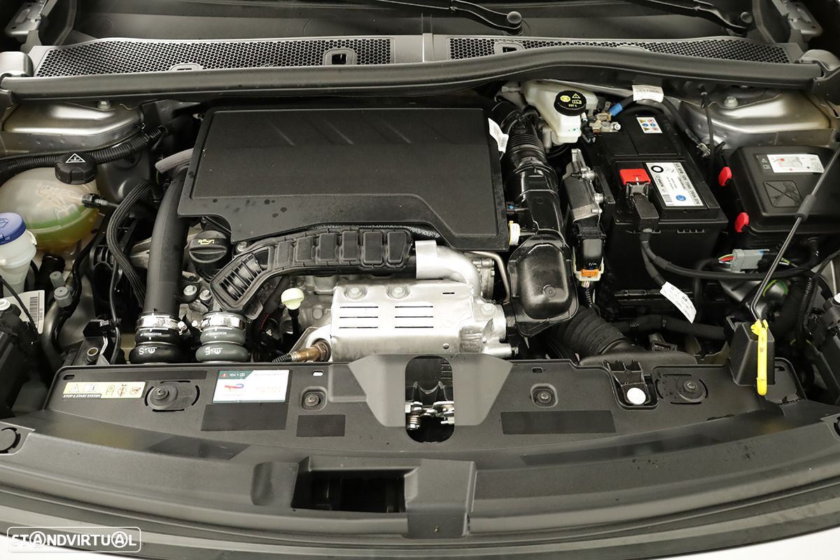 Peugeot 2008 1.2 PureTech Allure EAT8 - 26