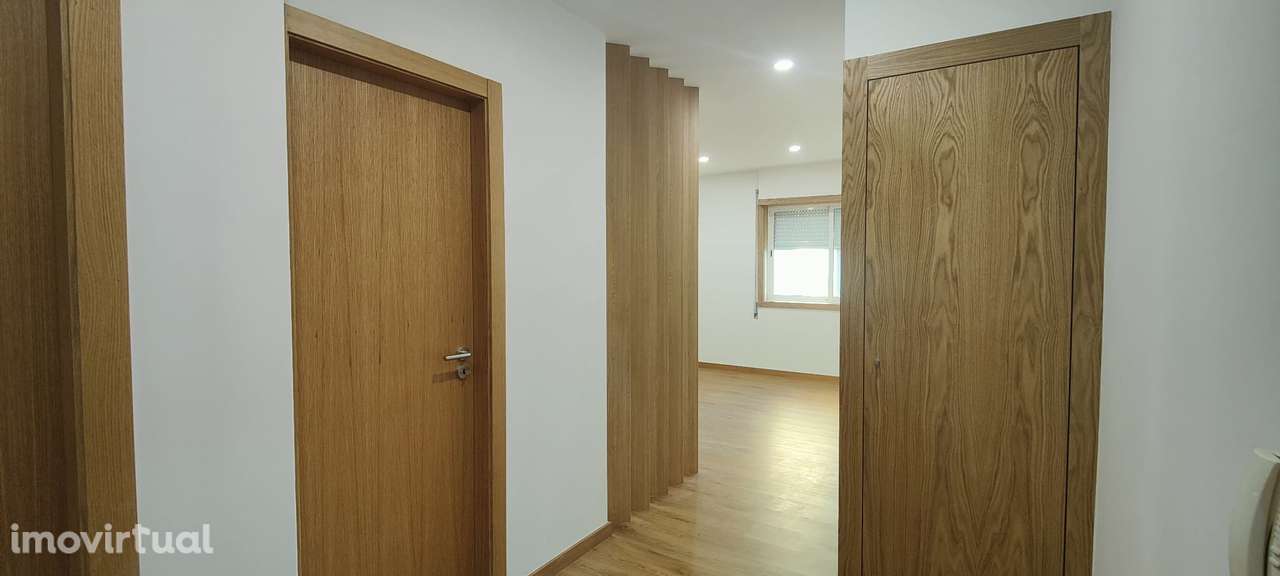 T2+1 renovado  ao Bonfim Porto - Grande imagem: 3/10