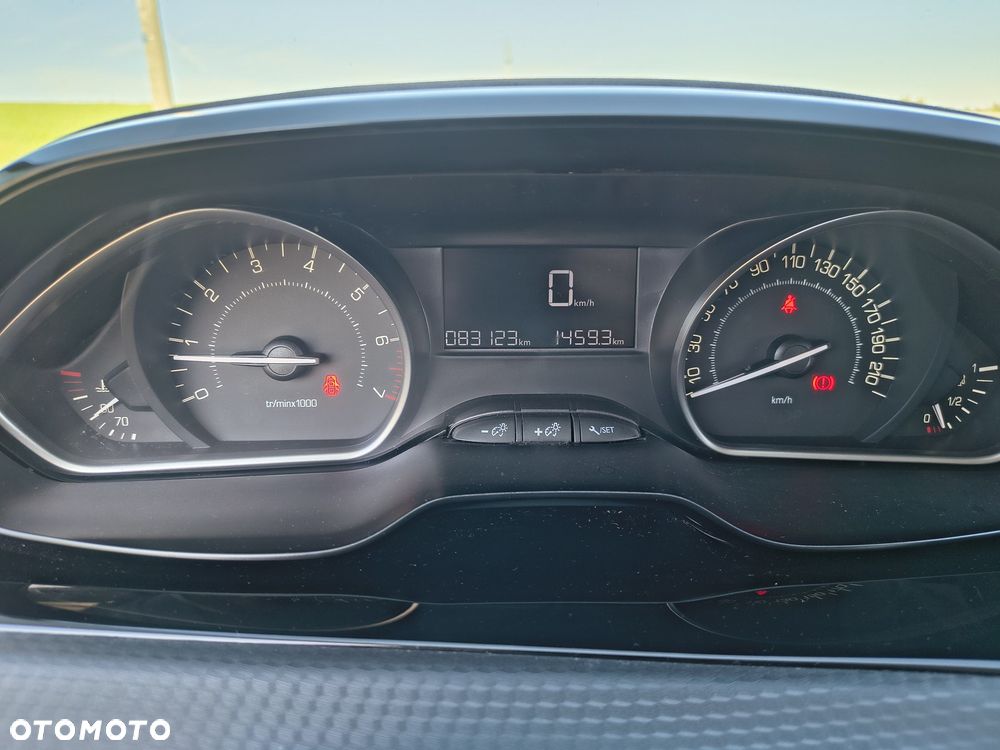 Peugeot 208 - 18