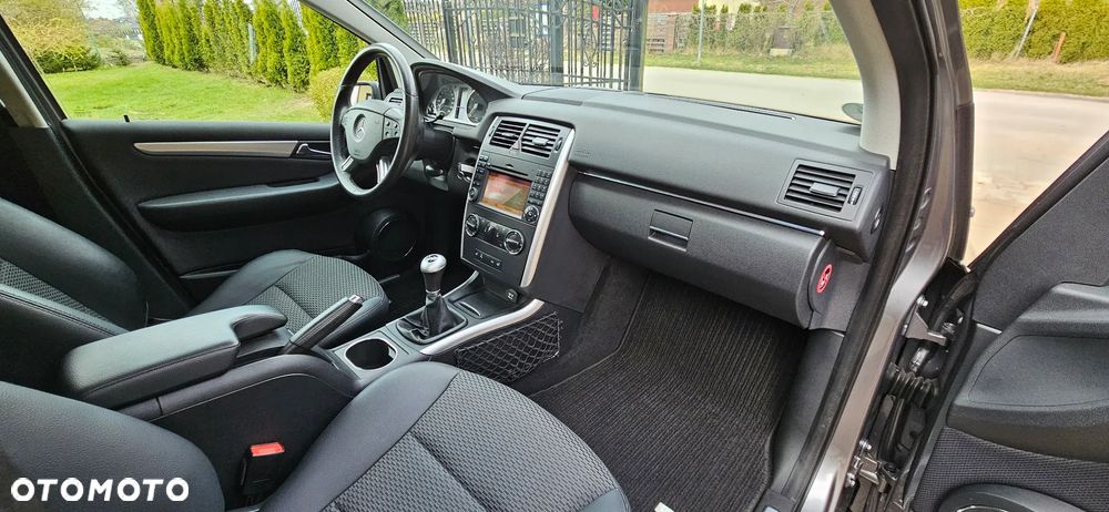 Mercedes-Benz Klasa B 180 BlueEFFICIENCY SPORT EDITION - 16